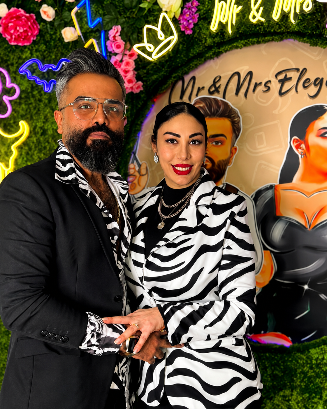 Soroush und Neli von Mr & Mrs Elegant gemeinsam im Salon