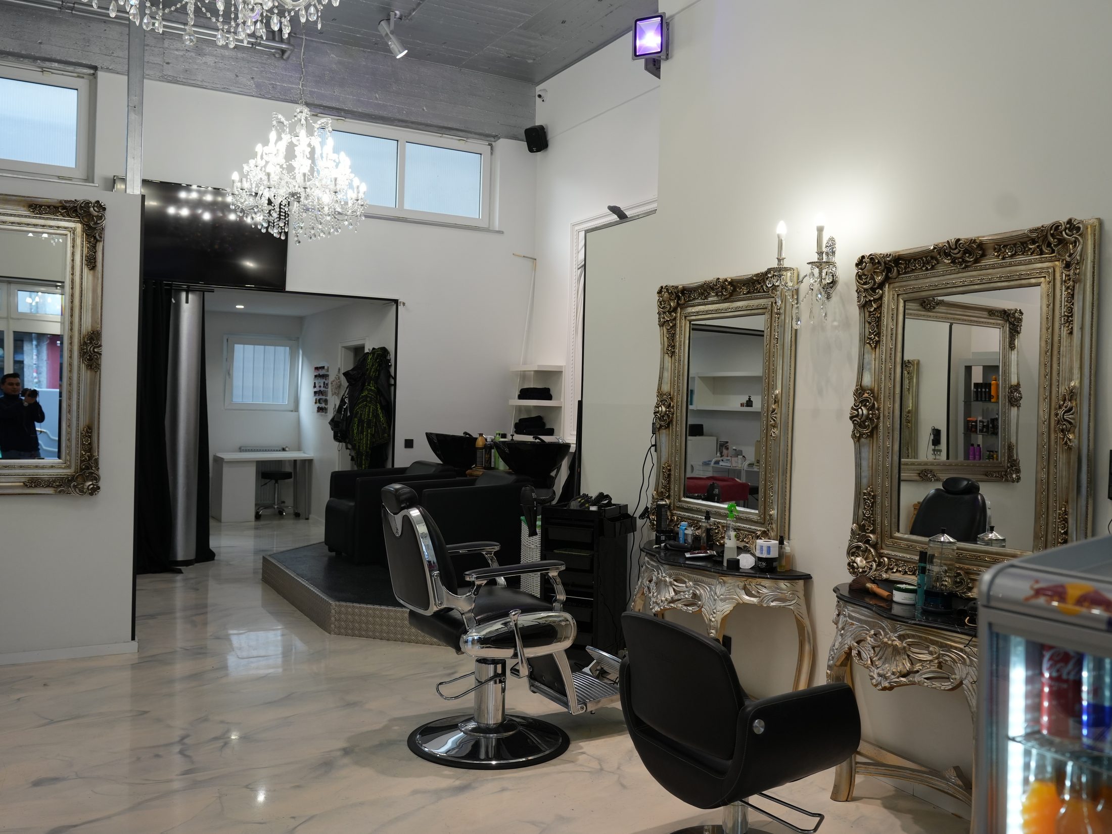 Weiter Blick durch den Salon Mr & Mrs Elegant